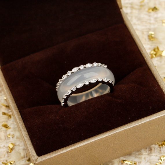 Elegant Women's 925 Silver Ring with Natural White Chalcedony Gemstone - Image 3